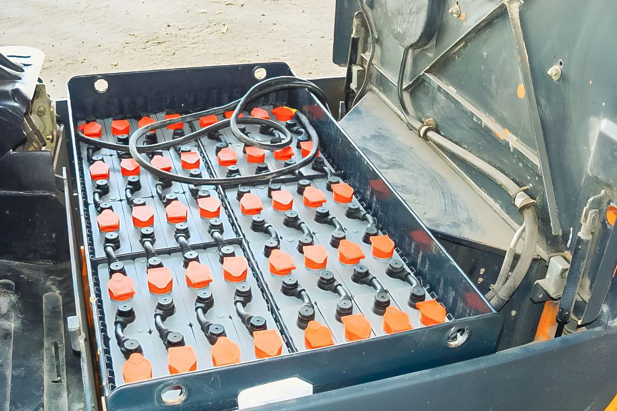 מה היתרונות והחסרונות של מצברי פריקה עמוקה? מה היתרונות והחסרונות של מצברי פריקה עמוקה?